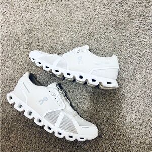 On Cloud 5 Running Shoes Sz 11.5 great condition